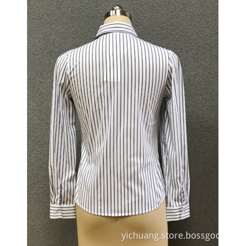 chemise blanche à rayures pour femmes